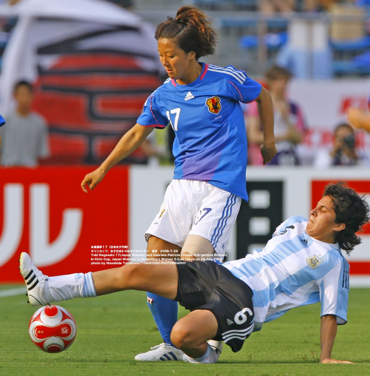 tphoto2005's tweet image. 永里優季17(日本女子代表)
女子日本2-0女子アルゼンチン 東京 2008-7-29
Yuki Nagasato 17(Japan Women) and Gabriela Patricia Chavez 6(Argentina Women)
in Japan Women vs Argentina's Women 2-0 at Tokyo on 29 July 2008
photo by Masahide Tomikoshi/TOMIKOSHI PHOTOGRAPHY