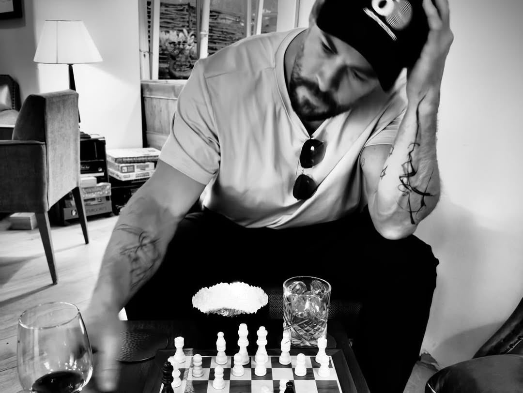 FIDE_chess's tweet image. 🧠⚡ Thor’s new weapon?
Not the hammer… but Chess.
Repost: @chrishemsworth