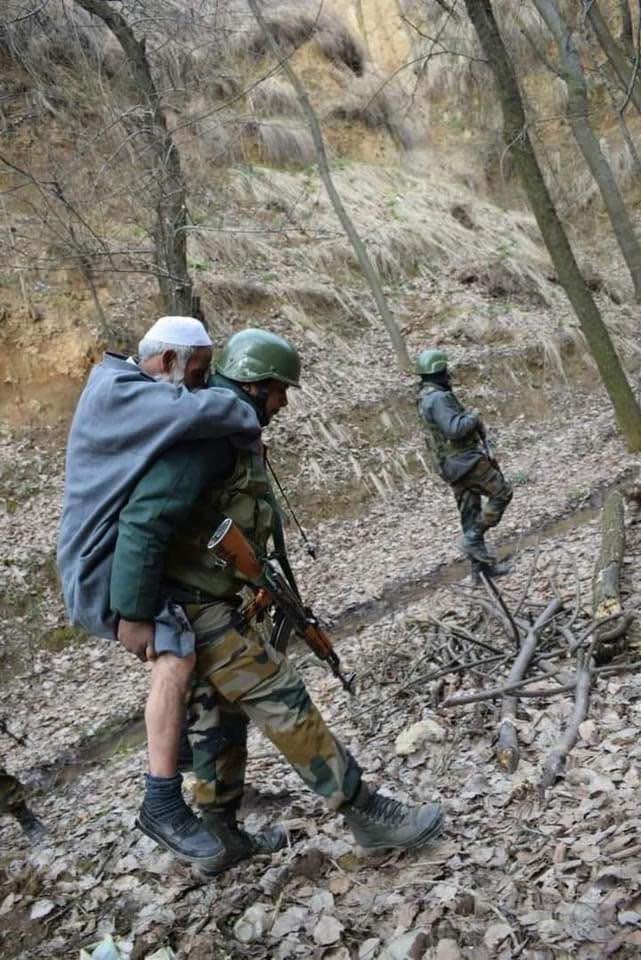 aquibmir71's tweet image. Hello Anti - National gang .
This is how our army is serving the people of Kashmir .
Please retweet it widely