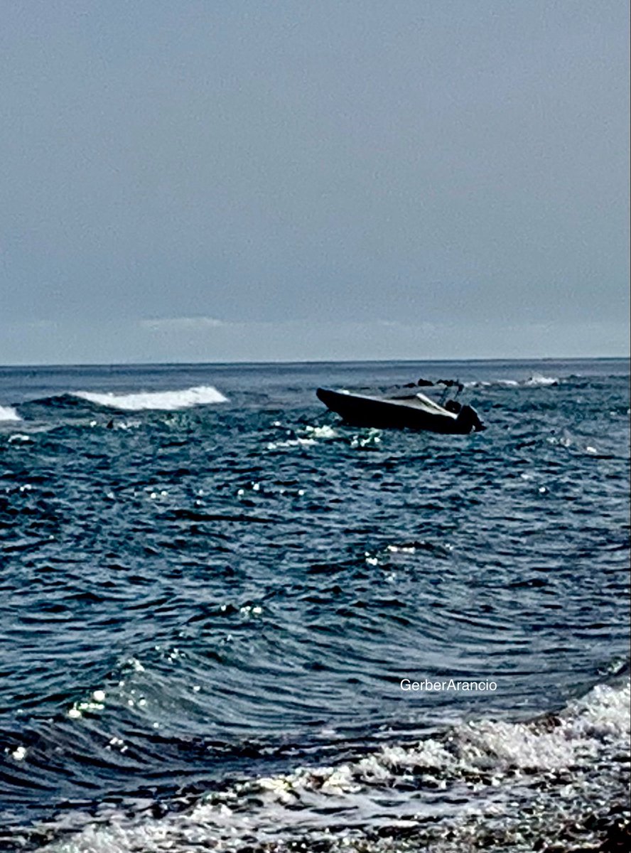“Amavo respirare l'aria salmastra, carica di fragranze marine e ascoltare il fragore delle onde che mi sussurrava all'orecchio la canzone del mare”

✒️ Sergio Bambarén, L'onda perfetta

📷 GerberArancio