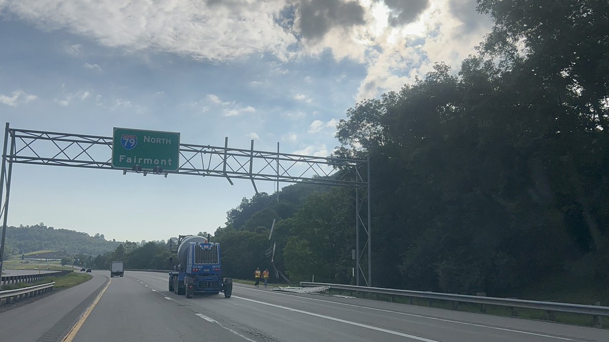 WBOY12News's tweet image. I-79 just past Jerry Dove Drive. Use caution! tinyurl.com/4htke6uv