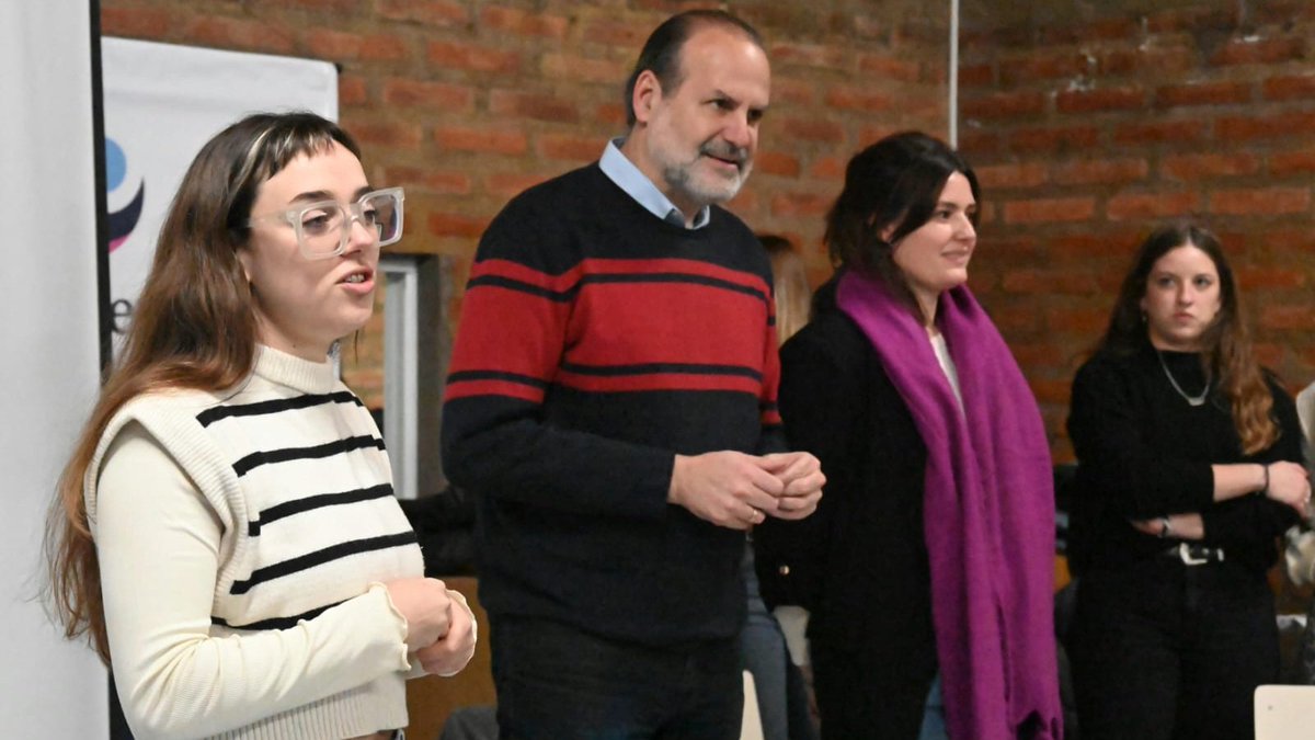 fsusbielles's tweet photo. Las instituciones son la base del entramado que distingue, jerarquiza y hace fuerte a Bahía Blanca.

Por eso, desde la Dirección de Asociaciones Civiles, continuamos con el programa de formación para dirigentes, junto a la @upsouniversidad y la @defensoriaPba. https://t.co/TbUXiLAE3M
