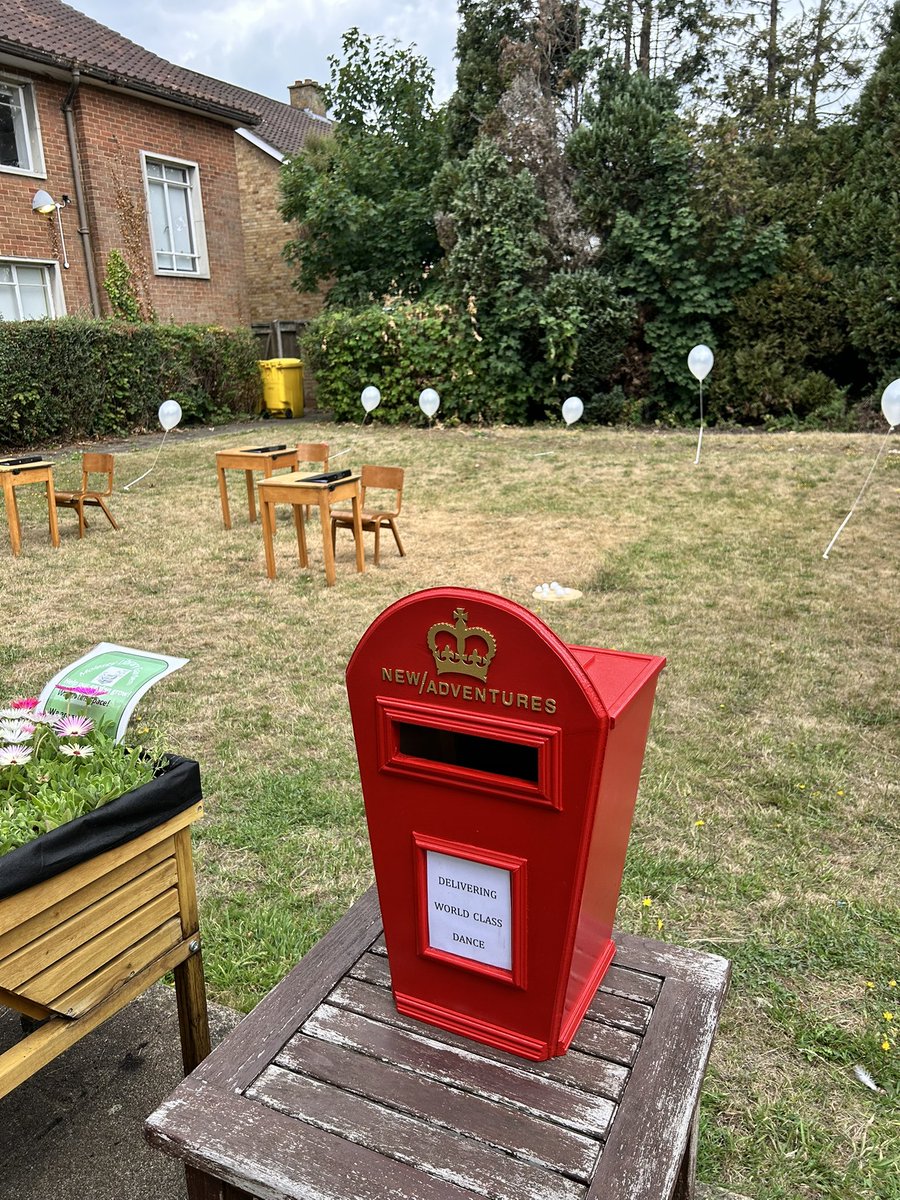 MoleseyLibrary's tweet image. All set up for The Doorstep Duets World Class Dance at Molesey Library. Come on down and take a look. FREE event! Between 2-3pm! 🥳 @SurreyLibraries
