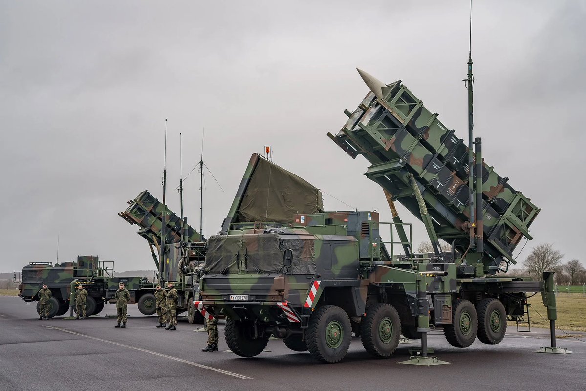 UkrReview's tweet image. 🇩🇪🇺🇸🇺🇦 Germany wants guarantees from the US before supplying Patriot to Ukraine, — Le Monde.
Boris Pistorius wants a “firm commitment” from the US to quickly replace the American Patriot air defense systems that Berlin promised to Kyiv.
This “commitment” must be “firm,” he…