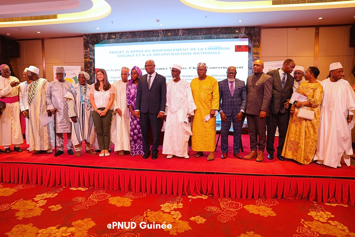 Un pacte pour l'avenir ! 🤝 Fruit d'un vaste dialogue, le Pacte d'Entente Nationale scellé en Guinée reflète la volonté de paix des citoyens. Le #PNUD, #HCDH et #UNFPA ont appuyé cette initiative pour la stabilité et le développement durable. #UniteNationale #Developpement