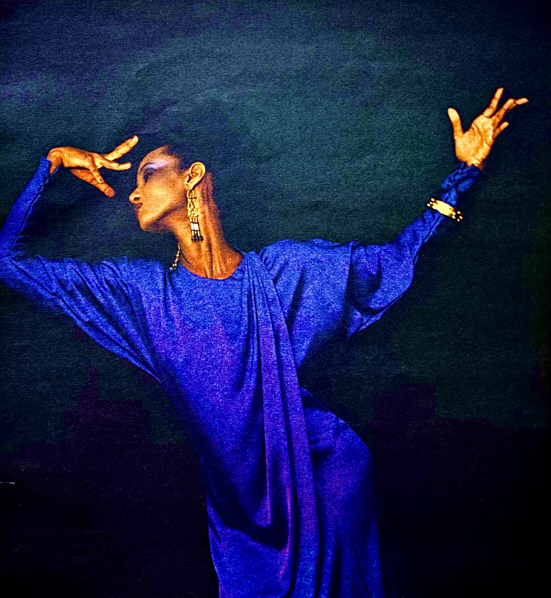 perpetua's tweet image. New playlist: 3 HOURS OF GROOVY JAZZ FOR A PARTY - mid 20th century jazz for a fun, sophisticated atmosphere, very straightforward!
🎷Spotify: open.spotify.com/playlist/6x7qH…
🥁Apple: music.apple.com/us/playlist/3-…
🎺YouTube: youtube.com/playlist?list=…