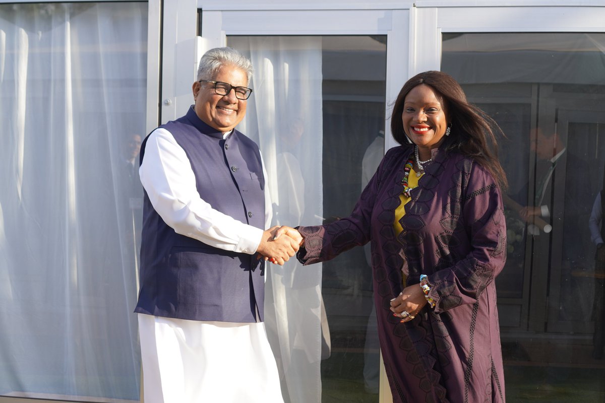 RamsarConv's tweet image. The Minister for Environment, Forest & Climate Change of the Government of India, @byadavbjp, is in Zimbabwe for the #WetlandsCOP15.
While at the venue of the #RamsarCOP15, he met with the Secretary General for a bilateral discussion focused on wetland conservation in India.