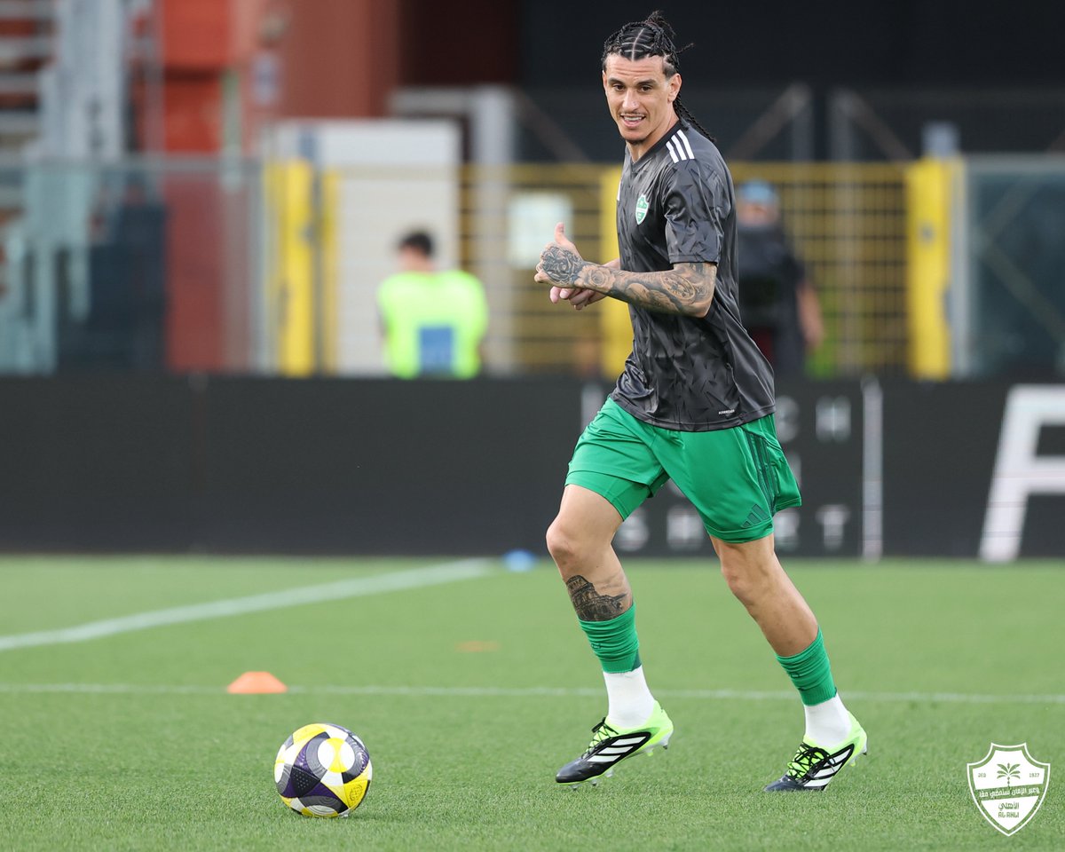 ALAHLI_FC's tweet image. 📸 | لقطات من عملية الإحماء
#الأهلي_كومو
#صيف_بطل_النخبة
