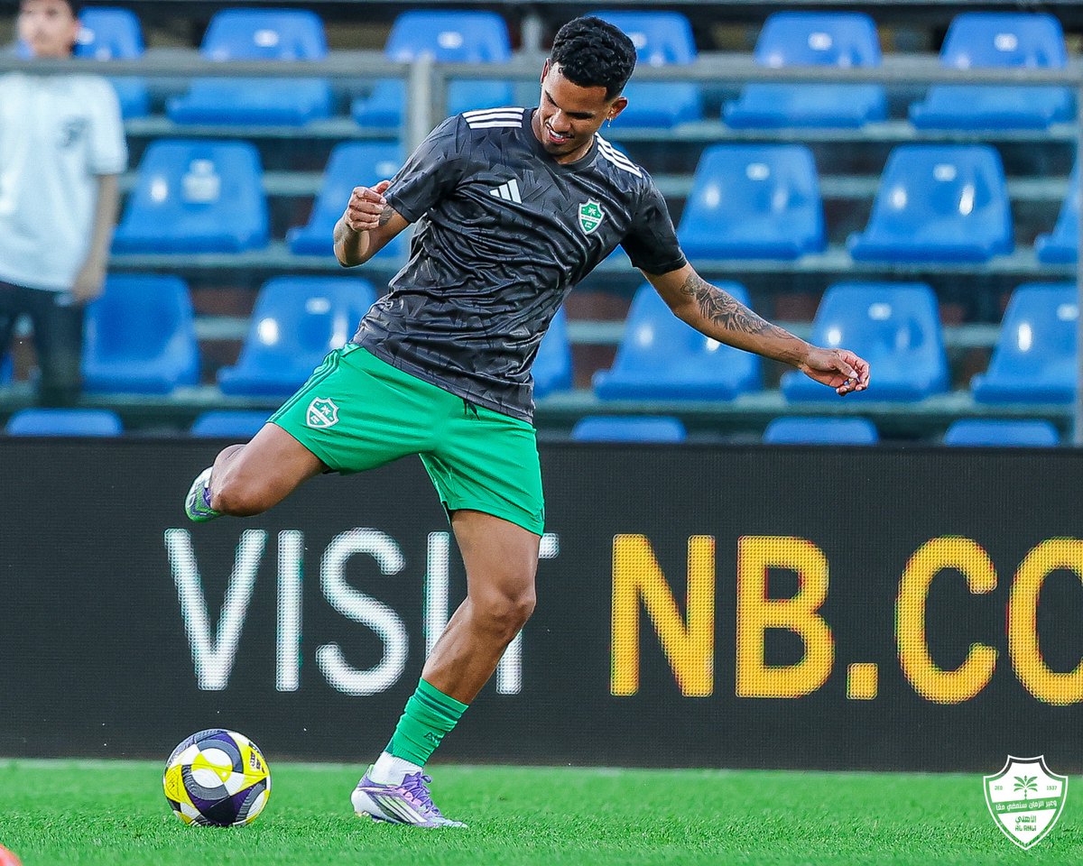 ALAHLI_FC's tweet image. 📸 | لقطات من عملية الإحماء
#الأهلي_كومو
#صيف_بطل_النخبة