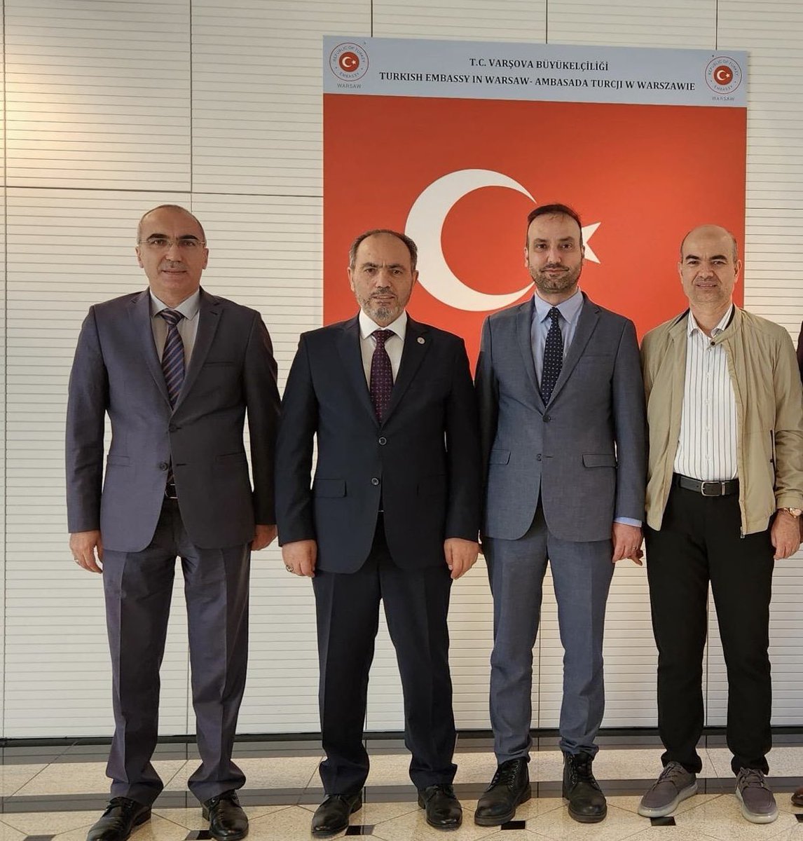 Rektörümüz Prof. Dr. Mahmud GÜNGÖR ve Rektör Yardımcımız Prof. Dr. Ersan ÖZ, Polonya Büyükelçiliği’ne bir nezaket ziyaretinde bulundu. Görüşmede Polonya  Varşova Büyükelçiliği I. Müsteşarı Mehmet Bahadır İLERİ ve Varşova Eğitim Müşaviri Mehmetali AKDAĞ ile Polonya-Türkiye