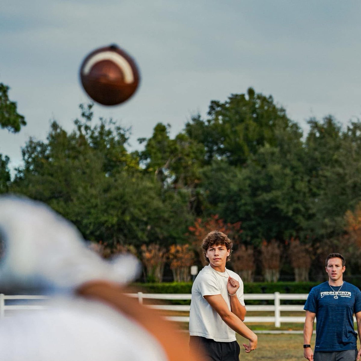 MitchBookLive's tweet image. Nephew of NFL great, FOX commentator Greg Olsen is one of Florida's top 2028 quarterbacks
si.com/high-school/fl…
Bishop Moore's Blake McCullough answers 6 quick questions about @gregolsen88, his other influences, goals and pressures of playing quarterback
@blake_mcc3…