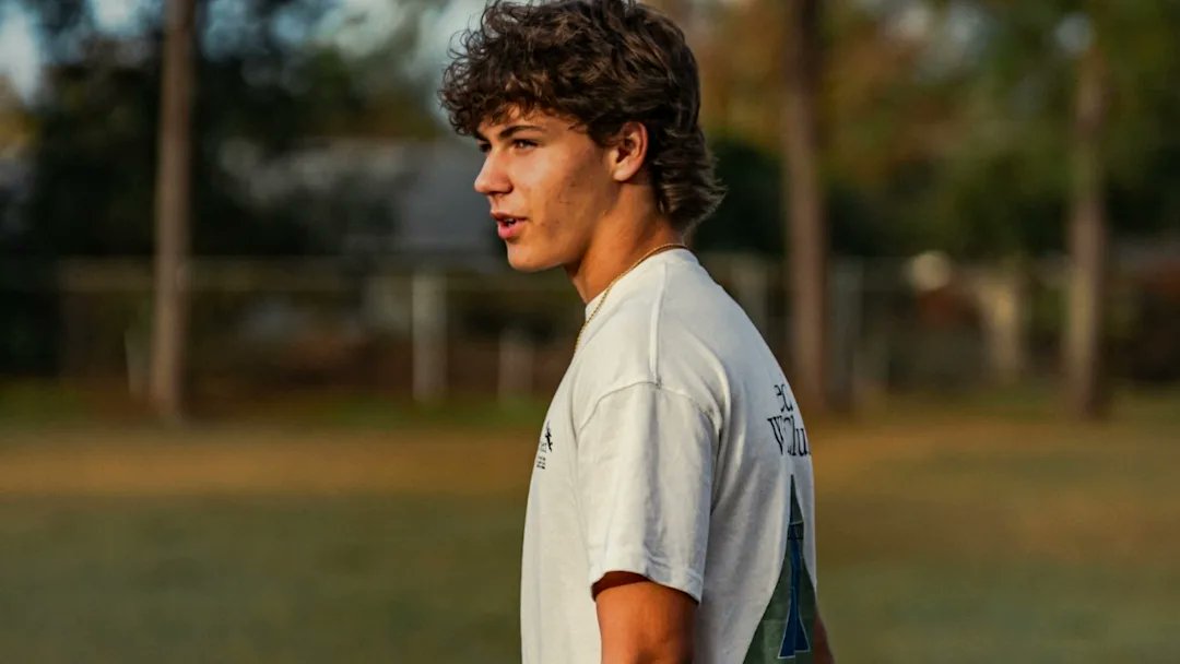 MitchBookLive's tweet image. Nephew of NFL great, FOX commentator Greg Olsen is one of Florida's top 2028 quarterbacks
si.com/high-school/fl…
Bishop Moore's Blake McCullough answers 6 quick questions about @gregolsen88, his other influences, goals and pressures of playing quarterback
@blake_mcc3…