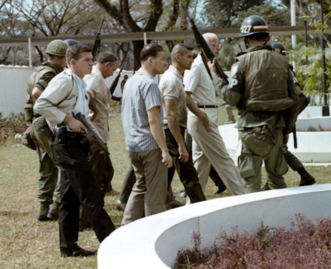 GGadsen32150's tweet image. Tet Offensive Aftermath - US ambassador's security detail in Saigon rocking a Beretta M12