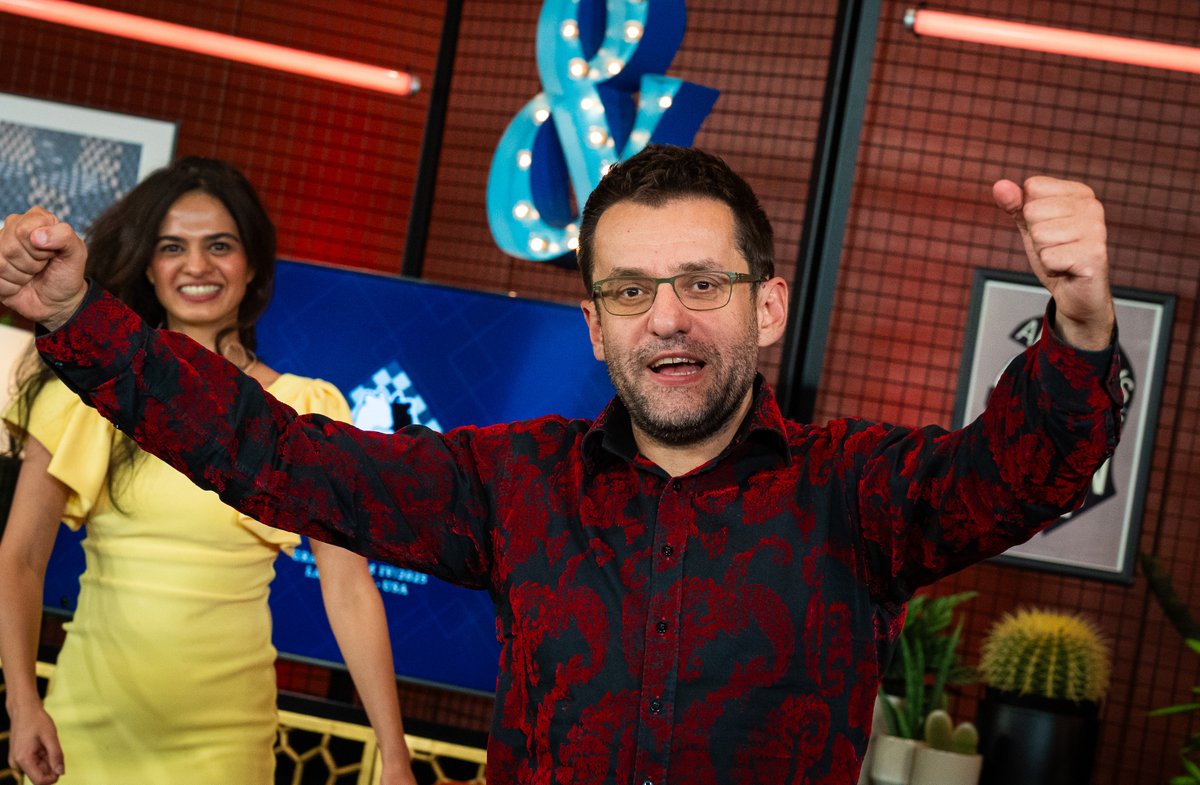 Y la apuesta del Freestyle Chess llegó a Las Vegas, con Niemann por delante de Carlsen. Gran victoria de Aronian, que derrotó a tres grandes maestros del top 5 mundial.  
damasyreyes.es/apuesta-freest… #Ajedrez #freestylechess 
📷 Lennart Ootes