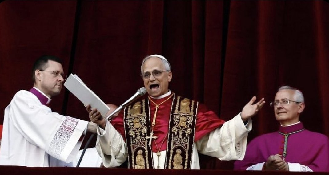 CatholicCubsFan's tweet image. Why does this look like Pope Leo is an Italian telling a joke?