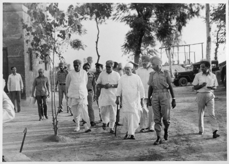 RajasthanNiti's tweet image. *देवीलाल चौधरी का नारा - अजगर कांग्रेस को खा जाएगा और पहली बार बीजेपी सत्ता में आई.*
*जब शाहपुरा में जाट नेता ने ऐलान किया- मुख्यमंत्री भैरोसिंह शेखावत होंगे*
*यहां जानिए राजस्थान में जाट राजनीति की बड़ी उथल- पुथल के बारे में* 👇🏻
उपराष्ट्रपति जगदीप धनखड़ के इस्तीफे के बाद…