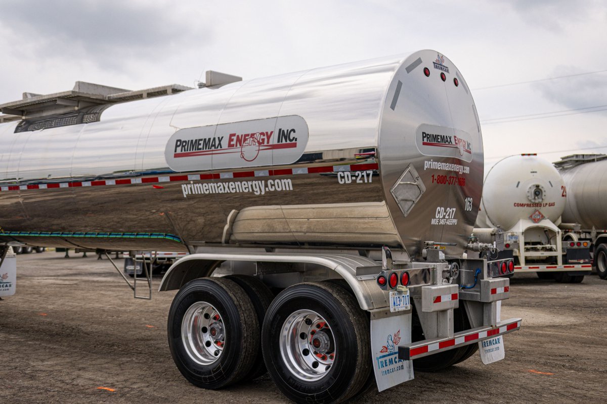 Just look at that sparkle ✨ Well-maintained equipment is happy equipment. We are so thankful for our in-house team that keeps our trailers running &amp; shining! #CleanTrailer #Reflection #Primemax