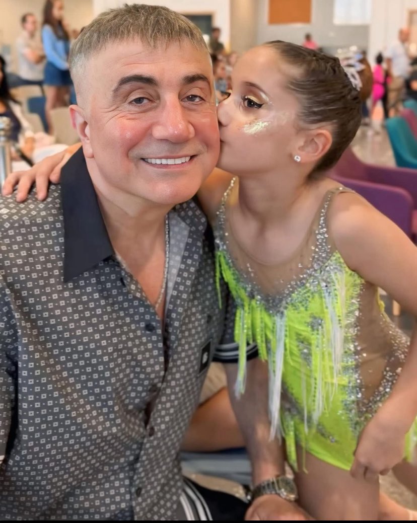 YURTBAY BAŞKAN (@yurtbaybaskan) on Twitter photo Sedat Peker “Kız çocuğu sadece evlat degildir, Kız çocuğu aynı zamanda cennetin anahtarıdır.” ❤️ <a href="/sedat_peker/">Sedat Peker</a> Sedat Peker “Kız çocuğu sadece evlat degildir, Kız çocuğu aynı zamanda cennetin anahtarıdır.” ❤️ <a href="/sedat_peker/">Sedat Peker</a>