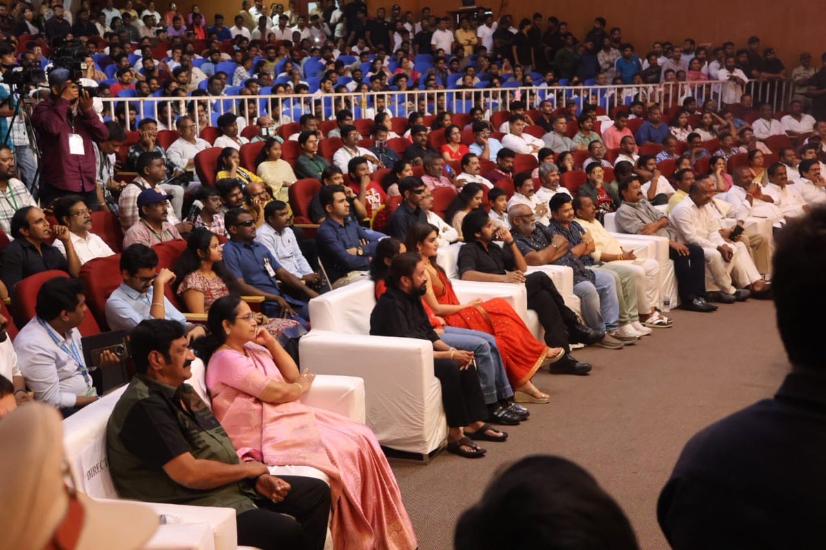 Madhavi Lokam (@lokammadhavi) on Twitter photo జనసేన అధినేత శ్రీ <a href="/PawanKalyan/">Pawan Kalyan</a> గారి ప్రధాన పాత్రలో తెరకెక్కిన #HariHaraVeeraMallu సినిమా ప్రీ రిలీజ్ ఈవెంట్ ఈ రోజు విశాఖపట్నంలోని ఏయూ కన్వెన్షన్ సెంటర్లో ఎంతో ఘనంగా నిర్వహించబడింది. ఈ కార్యక్రమానికి ప్రత్యేక ఆహ్వానం అందిన నేపధ్యంలో నెల్లిమర్ల ఎమ్మెల్యే శ్రీమతి లోకం నాగ మాధవి జనసేన అధినేత శ్రీ <a href="/PawanKalyan/">Pawan Kalyan</a> గారి ప్రధాన పాత్రలో తెరకెక్కిన #HariHaraVeeraMallu సినిమా ప్రీ రిలీజ్ ఈవెంట్ ఈ రోజు విశాఖపట్నంలోని ఏయూ కన్వెన్షన్ సెంటర్లో ఎంతో ఘనంగా నిర్వహించబడింది. ఈ కార్యక్రమానికి ప్రత్యేక ఆహ్వానం అందిన నేపధ్యంలో నెల్లిమర్ల ఎమ్మెల్యే శ్రీమతి లోకం నాగ మాధవి