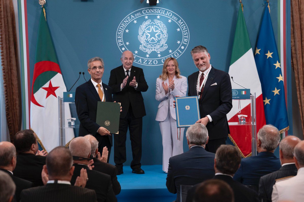 AlessGiuli's tweet image. Oggi al Vertice Italia-Algeria abbiamo dato un forte impulso alla cooperazione culturale, dal cinema all&apos;archeologia. Lavoriamo per valorizzare insieme i luoghi di Sant’Agostino, simbolo di un’amicizia che guarda al futuro. 
Orgoglioso di questo passo! 🇮🇹🇩🇿 #PianoMattei