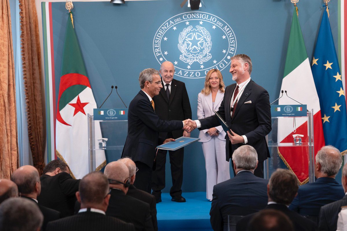 AlessGiuli's tweet image. Oggi al Vertice Italia-Algeria abbiamo dato un forte impulso alla cooperazione culturale, dal cinema all&apos;archeologia. Lavoriamo per valorizzare insieme i luoghi di Sant’Agostino, simbolo di un’amicizia che guarda al futuro. 
Orgoglioso di questo passo! 🇮🇹🇩🇿 #PianoMattei