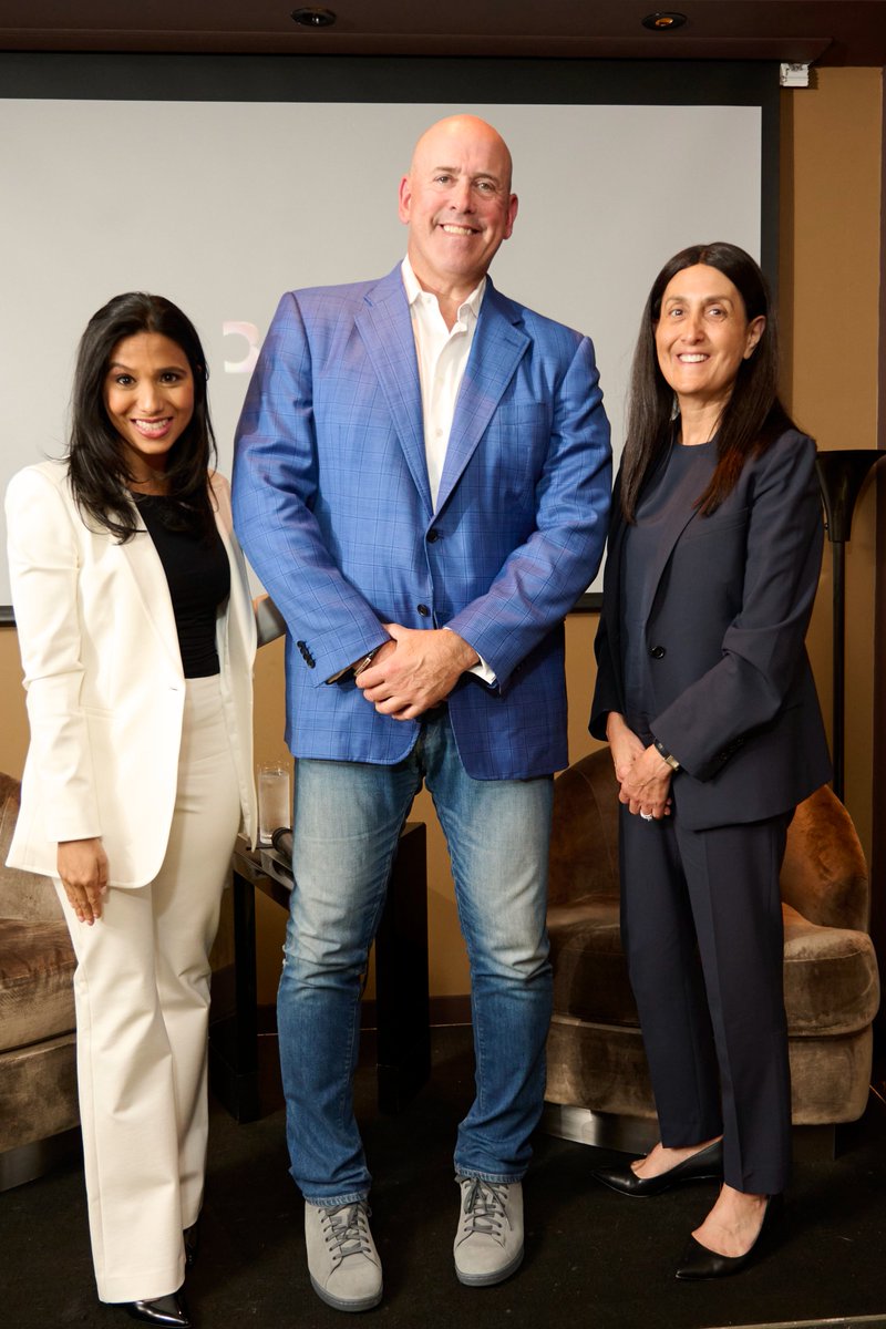 bbgoriginals's tweet image. Bloomberg Media hosted a private screening of the 6th episode of Bullish, Going Private, where host @sonalibasak explores the expanding world of private markets.
The screening was followed by a fireside chat with @OneCarlyle CEO Harvey Schwartz, the subject of the episode, on…