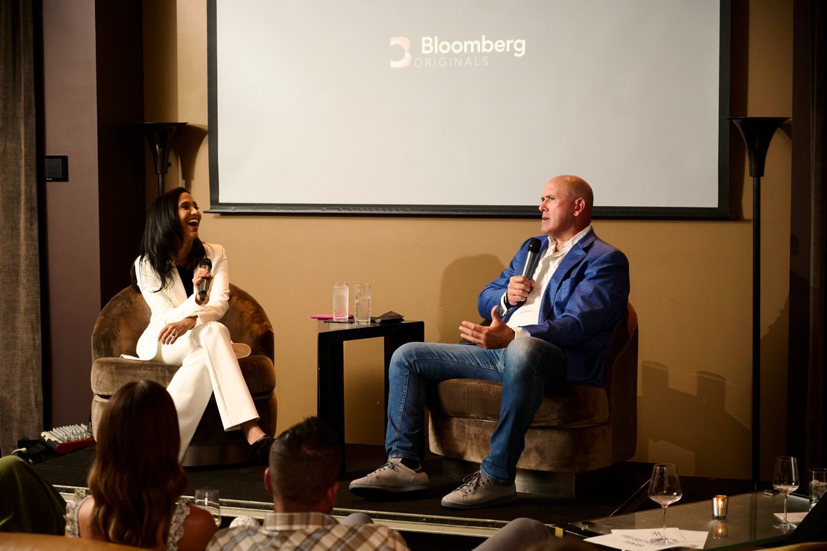 bbgoriginals's tweet image. Bloomberg Media hosted a private screening of the 6th episode of Bullish, Going Private, where host @sonalibasak explores the expanding world of private markets.
The screening was followed by a fireside chat with @OneCarlyle CEO Harvey Schwartz, the subject of the episode, on…