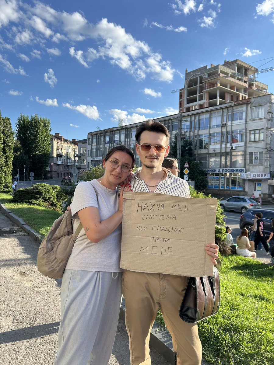 liliia_ost's tweet image. Єдина змога побачити друзів між двома роботами - це вийти на мітинг ❤️
@TylchakYarynka
@Grrigorivna
@dushnilkaa