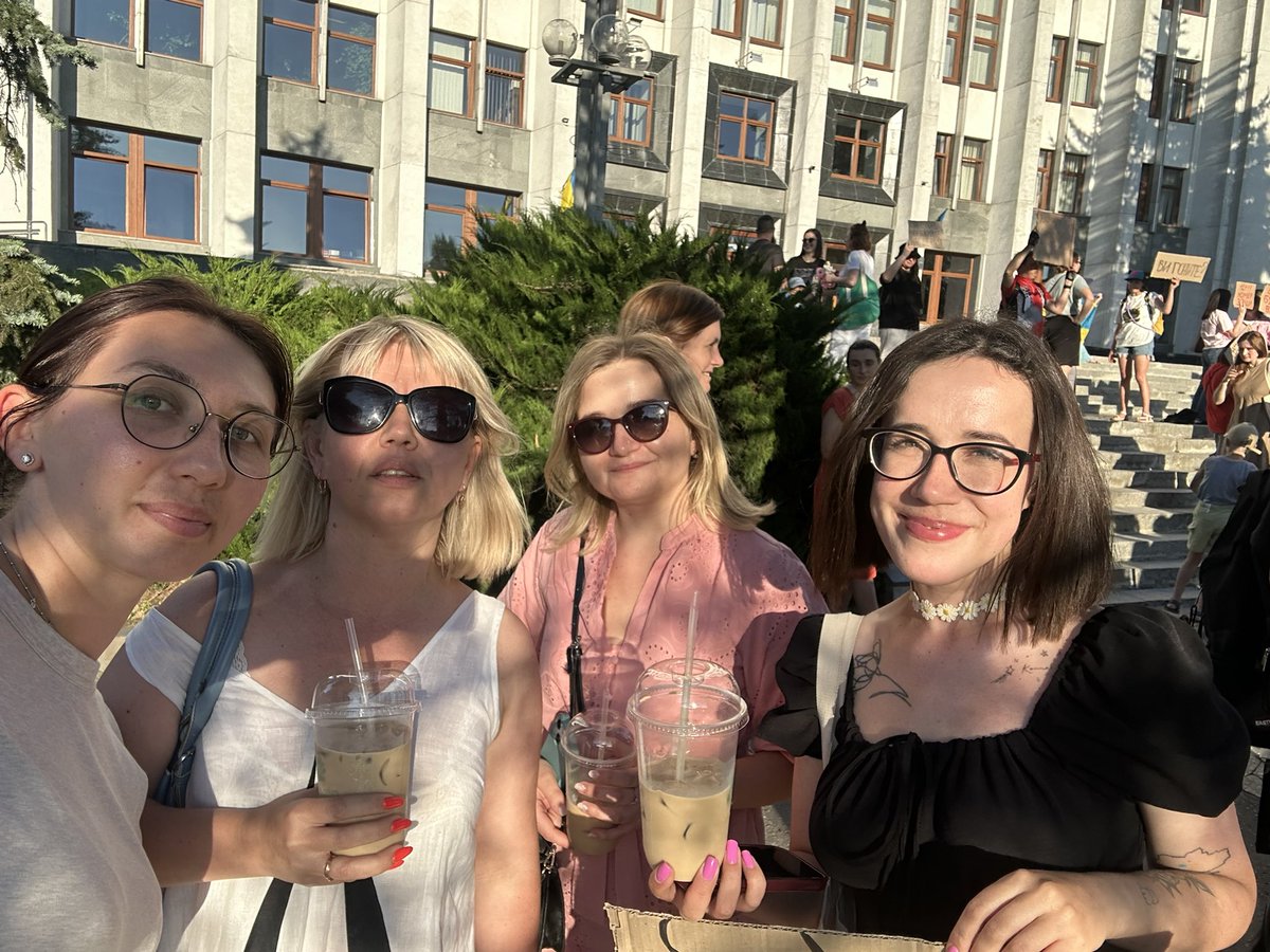 liliia_ost's tweet image. Єдина змога побачити друзів між двома роботами - це вийти на мітинг ❤️
@TylchakYarynka
@Grrigorivna
@dushnilkaa