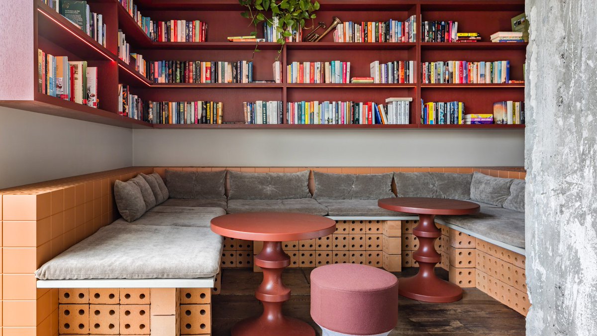 dezeen's tweet image. Studio Aisslinger revamps Berlin hotel in city's "signature improvised style":
dezeen.com/2025/07/23/stu…