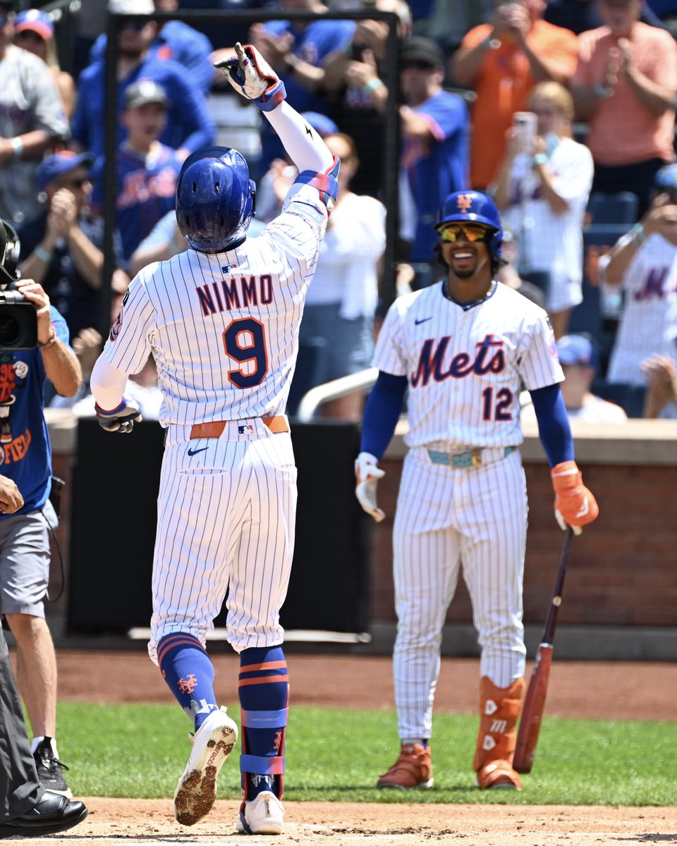 Mets's tweet image. Find someone who looks at you the way @Lindor12BC looks at @You_Found_Nimmo 🤩
