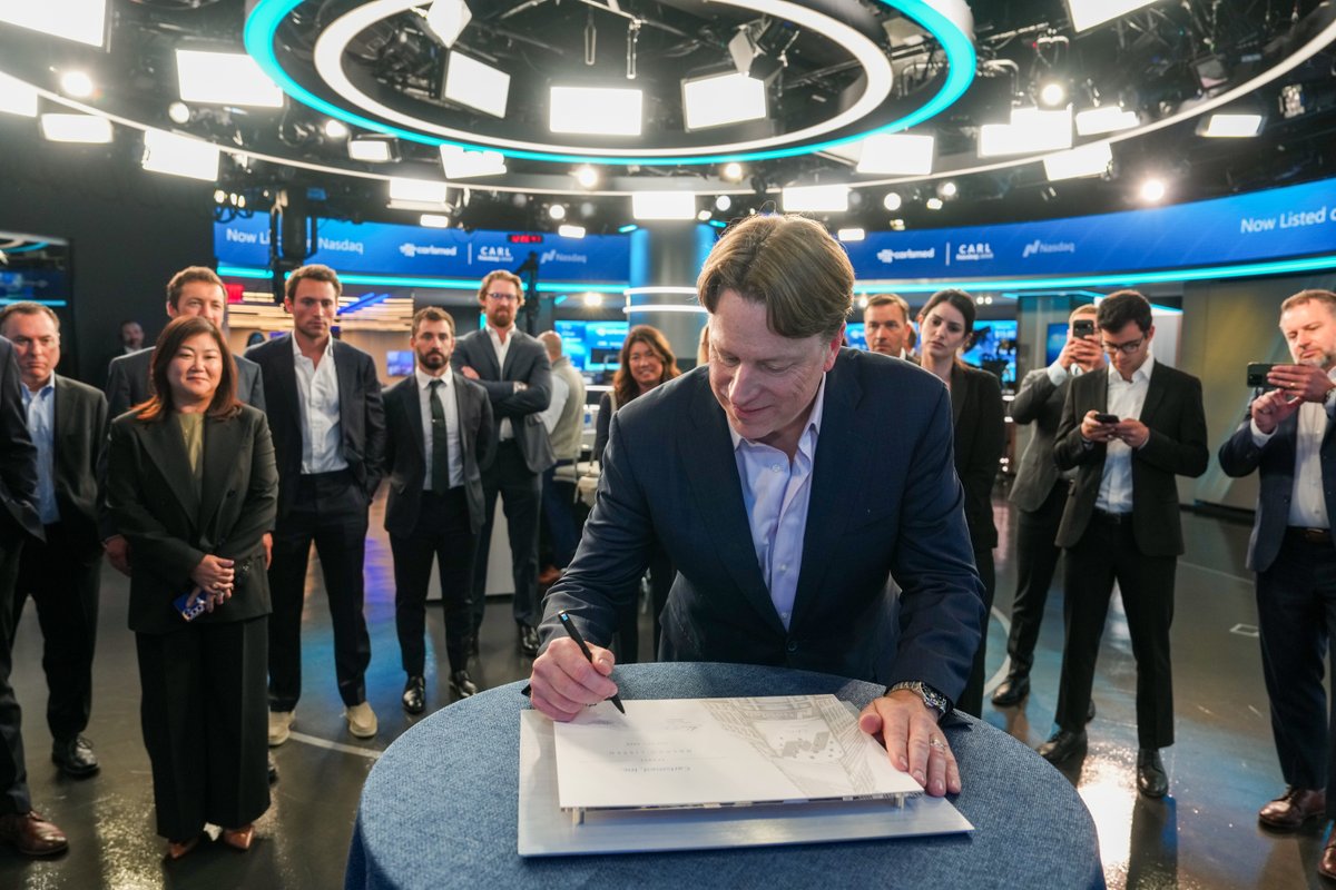 NasdaqExchange's tweet image. 🔥 Personalized spine surgery pioneer @carlsmed is officially #NasdaqListed! 👏