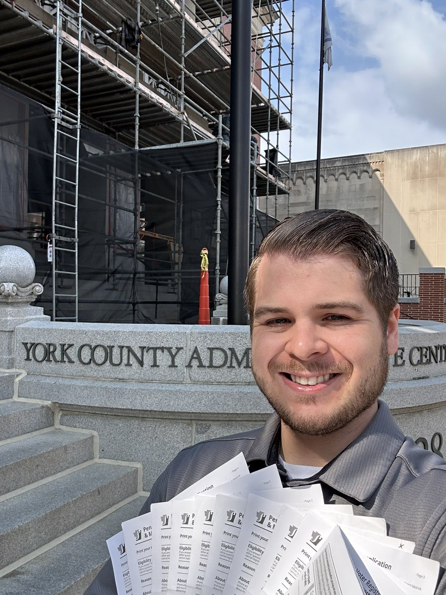NFormicaGOP's tweet image. Just hand-delivered completed Republican voter registrations to the York County Voter Registration Office! 🔴📨
I’m now headed back to Allegheny County to continue the work!
@TPAction_
