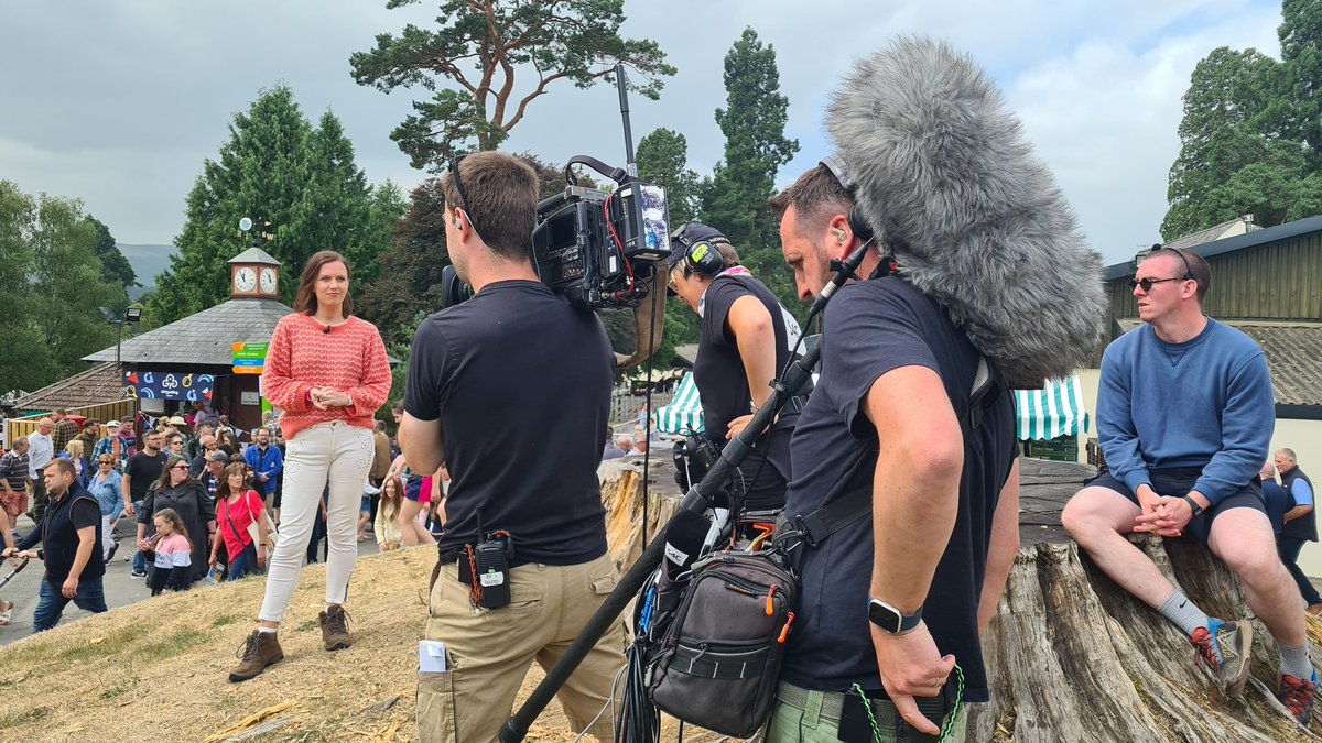 Cyflwyno'r tywydd - yn fyw o'r Sioe Frenhinol 🐖🐏
On location this week - presenting the weather live from the Royal Welsh Show 🚜🐄