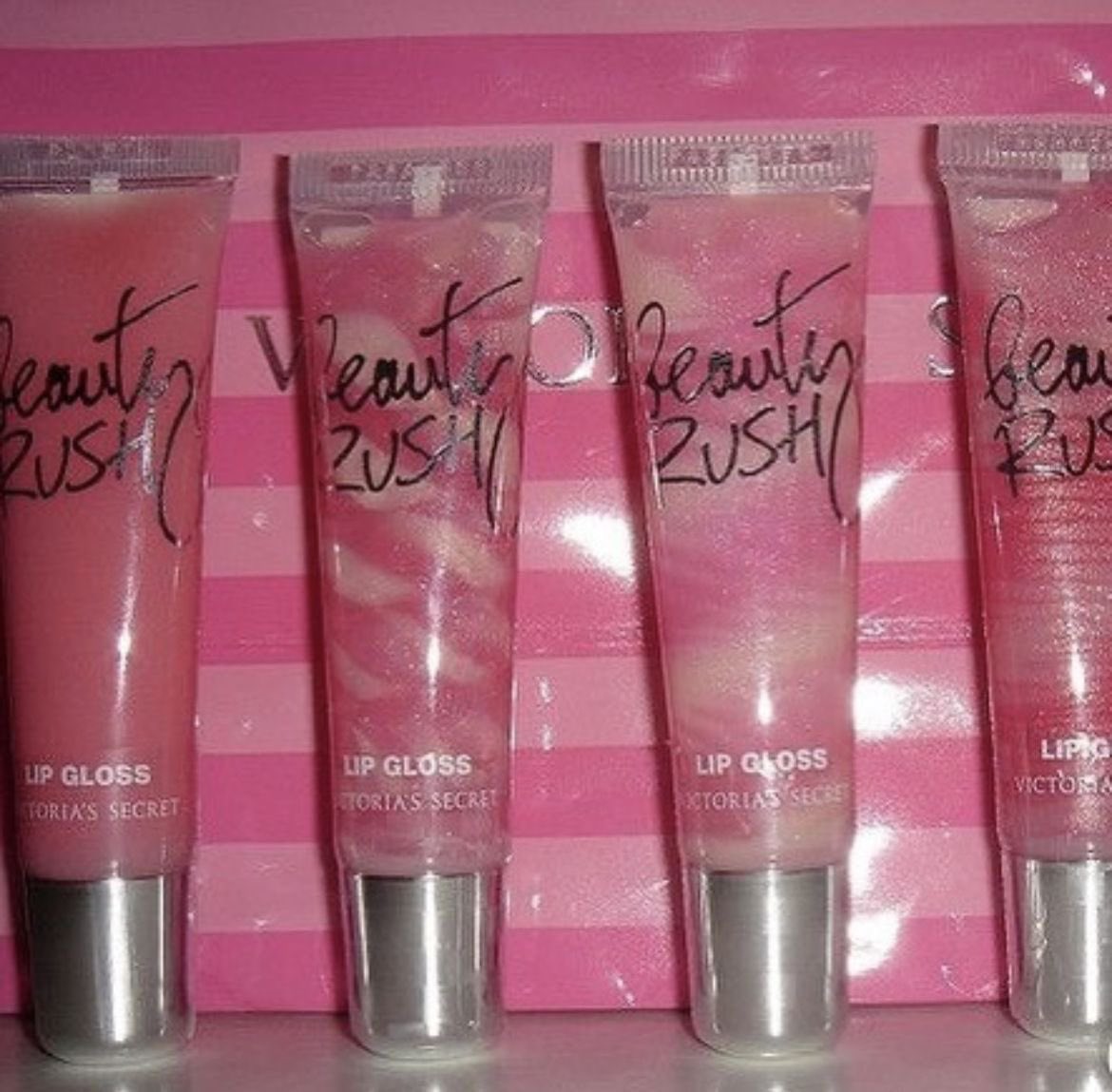 mystical_aries's tweet image. girls just want lipglosses that makes our lips taste and smell good