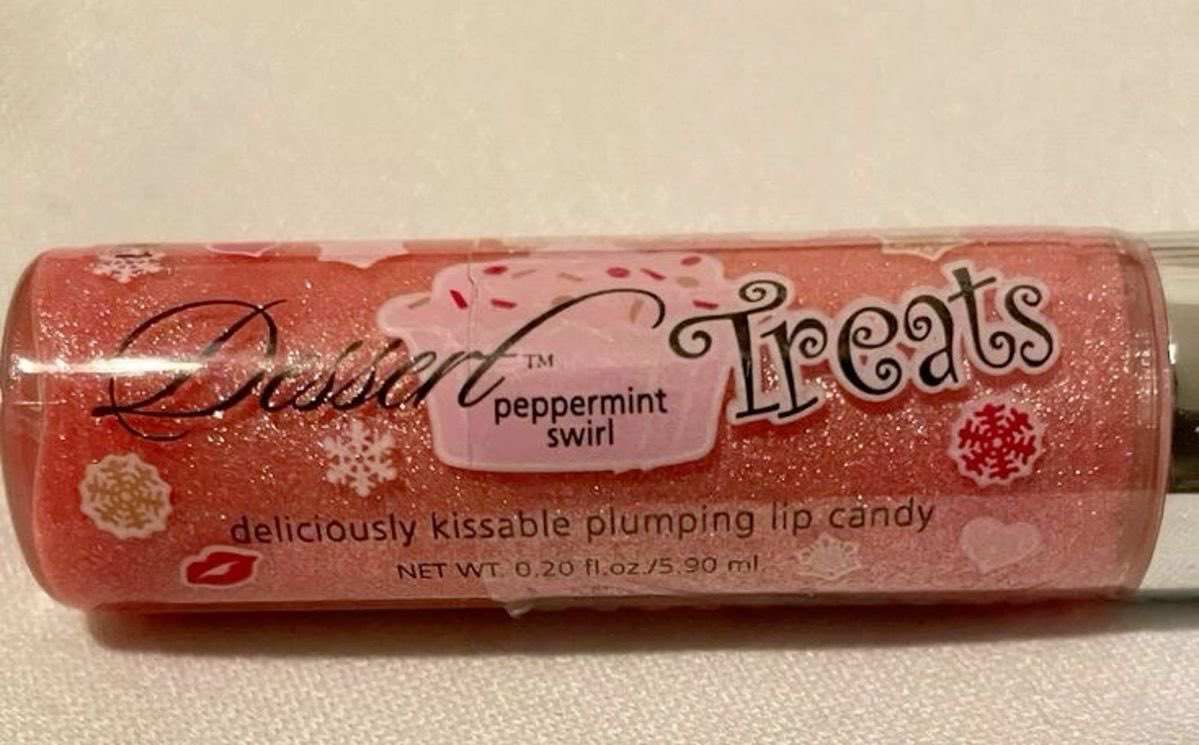 mystical_aries's tweet image. girls just want lipglosses that makes our lips taste and smell good