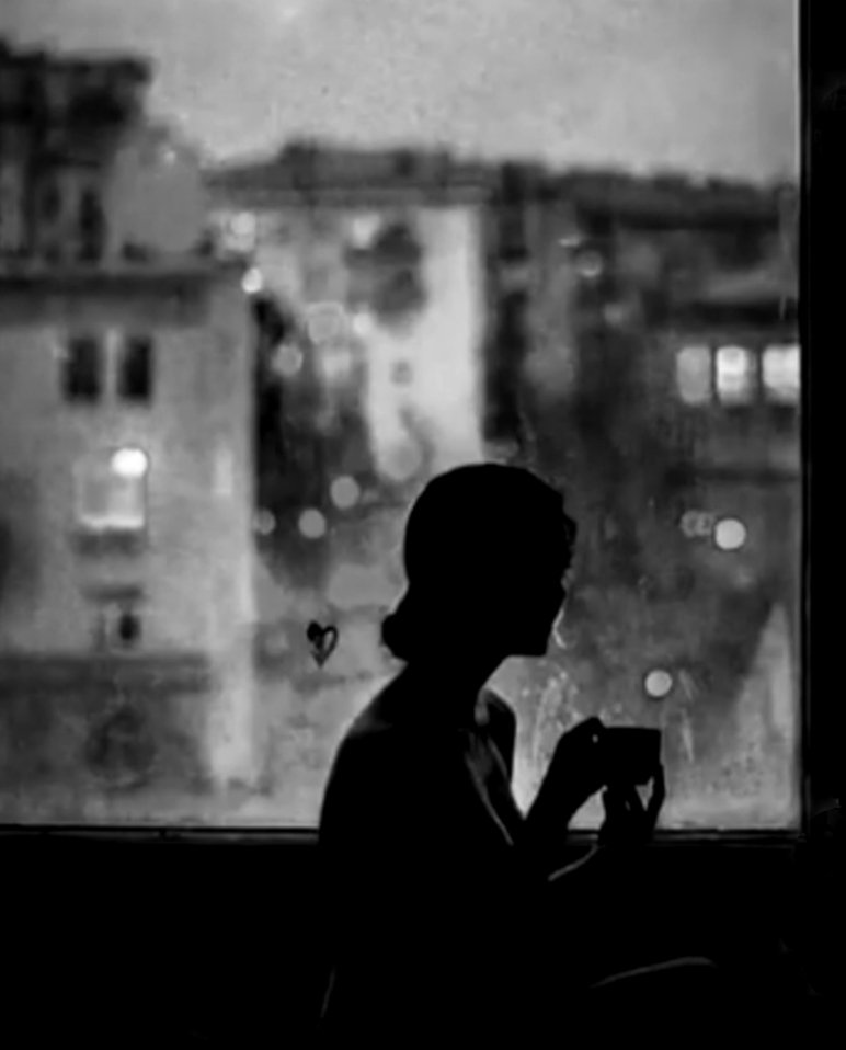 Ahí estás en la ventana  
tomando un té de rosas
antes de irte a la cama 

Y cierras los ojos mi niña 
caes tan dulce... agotada 
Abrazo y canto una nana

Duerme tranquila, mi Vida
Yo te cuido, hasta mañana 

#BuenasNoches
Dulces Sueños 💫

#SoyPintorDeLetras ✒️❤️‍🔥🌹