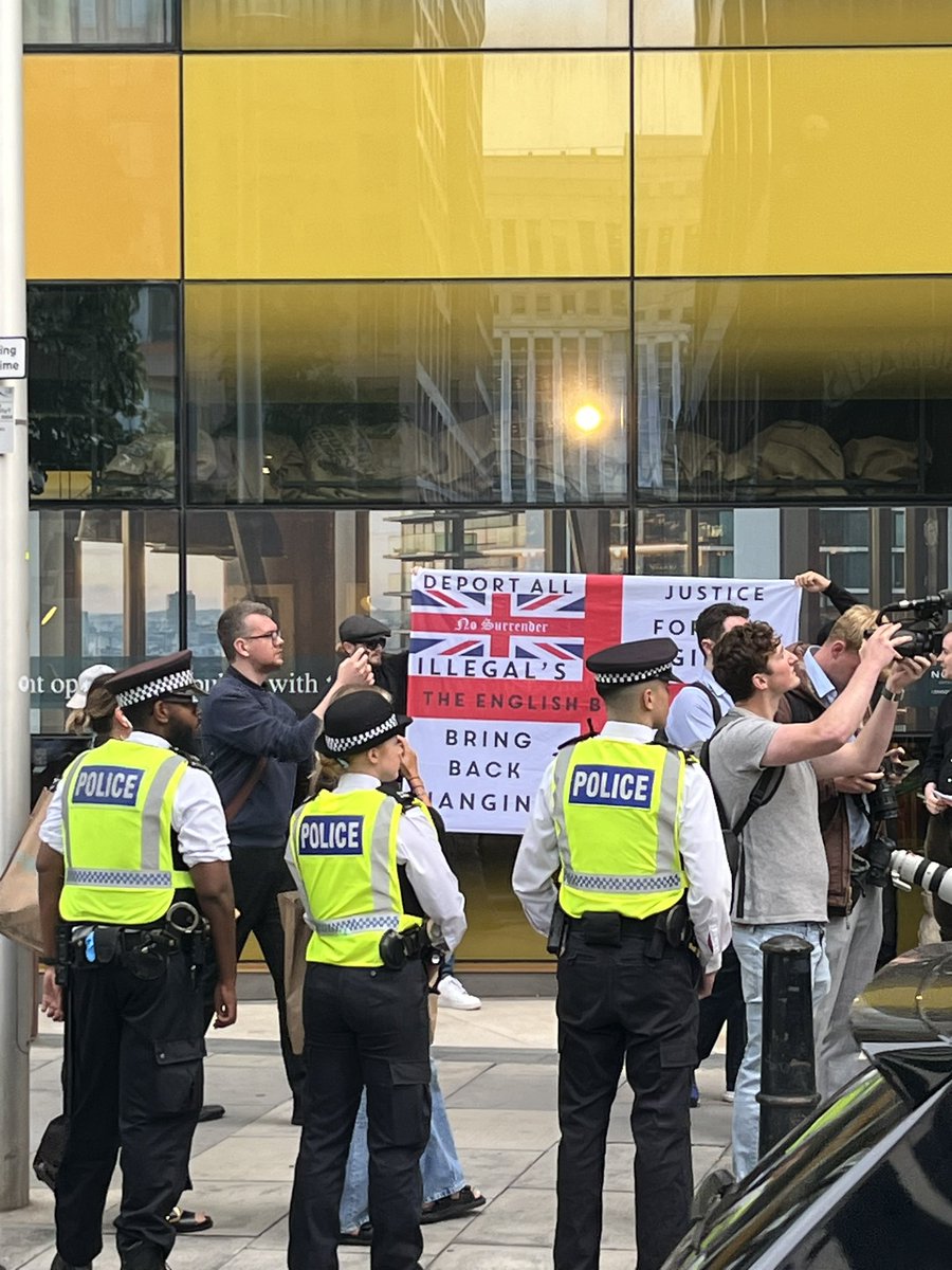 “Bring back hanging” the real face of “peaceful” anti-refugee protests in Canary Wharf

Stand up these far right thugs on the emergency demo now outside Britannia Hotel now  #StandUpToRacism