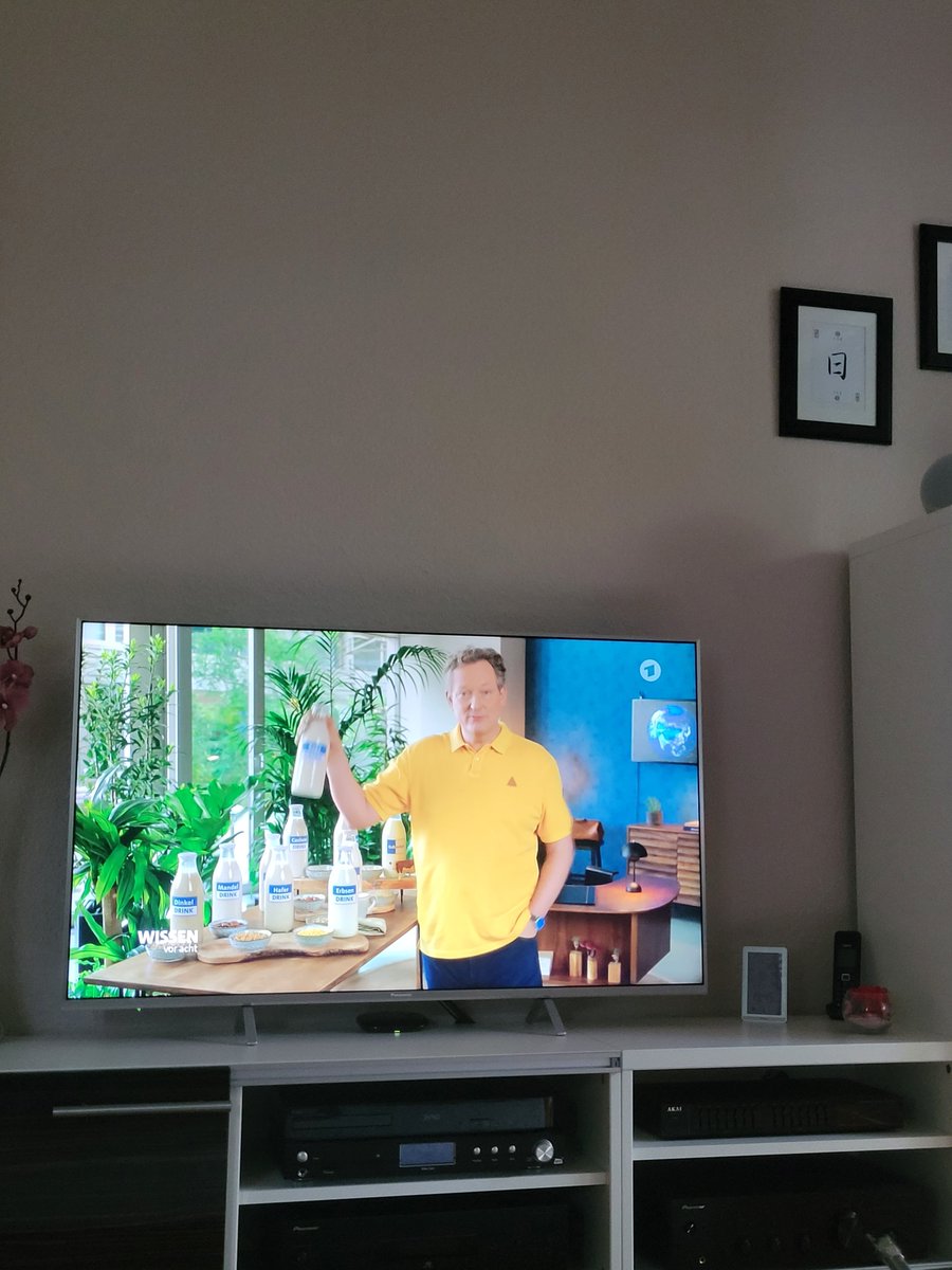aerdna0370's tweet image. Brainwash und Umerziehung gerade wieder in der ARD ....
Milch von der Kuh ....
vs
Hafer, Soja und Co.
Bööööse Kuhmilch. Verbraucht sooooooviel CO2.
Ok. Darauf erst mal n Glas Kuhmilch.🥛