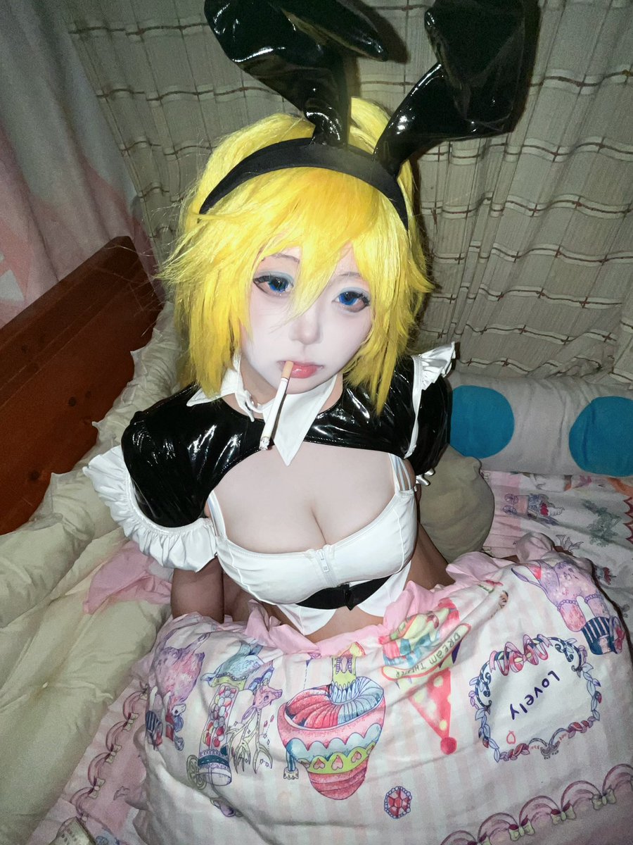 福利姬小眼泪分享的黄推图片2 - 网红私拍内容