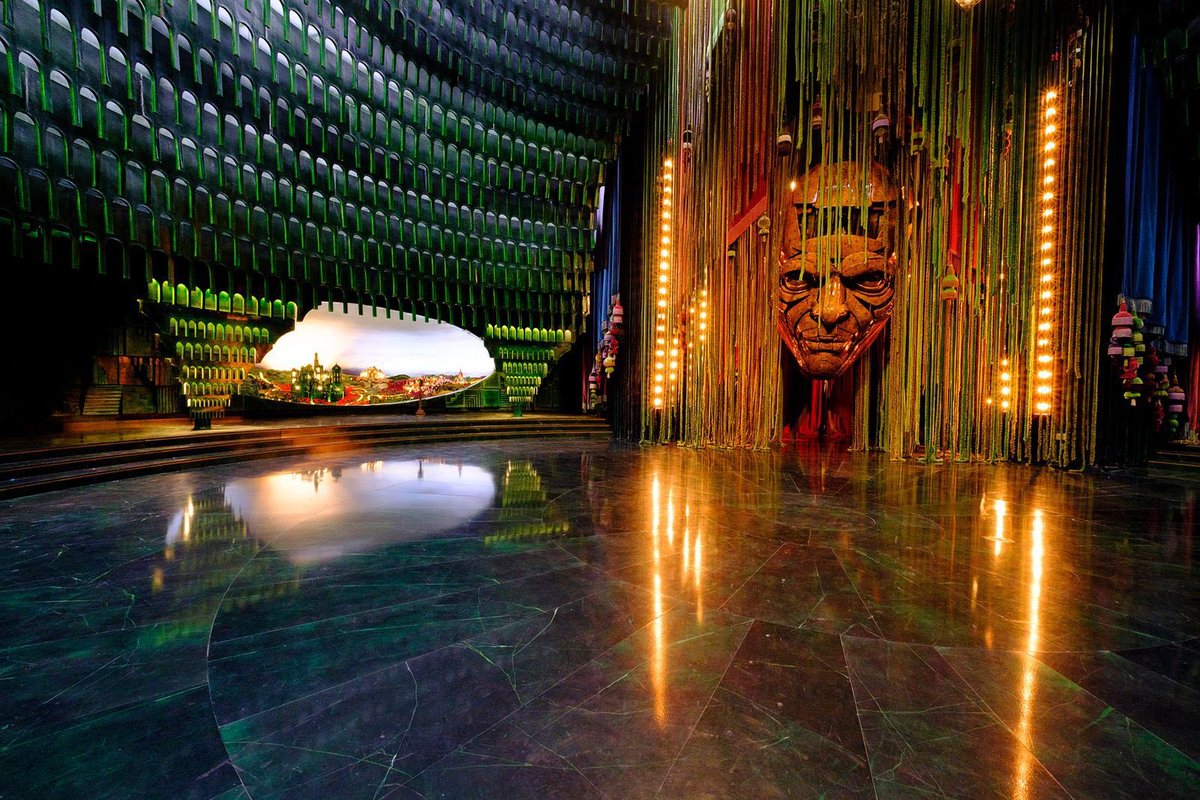 JillianChili's tweet image. The set design in the Emerald City hints to us early that the Wizard is not all he seems to be, a former con artist reliant on illusions and tricks to change perspective and maintain a powerful facade with relics hiding amongst the halls throughout Wicked