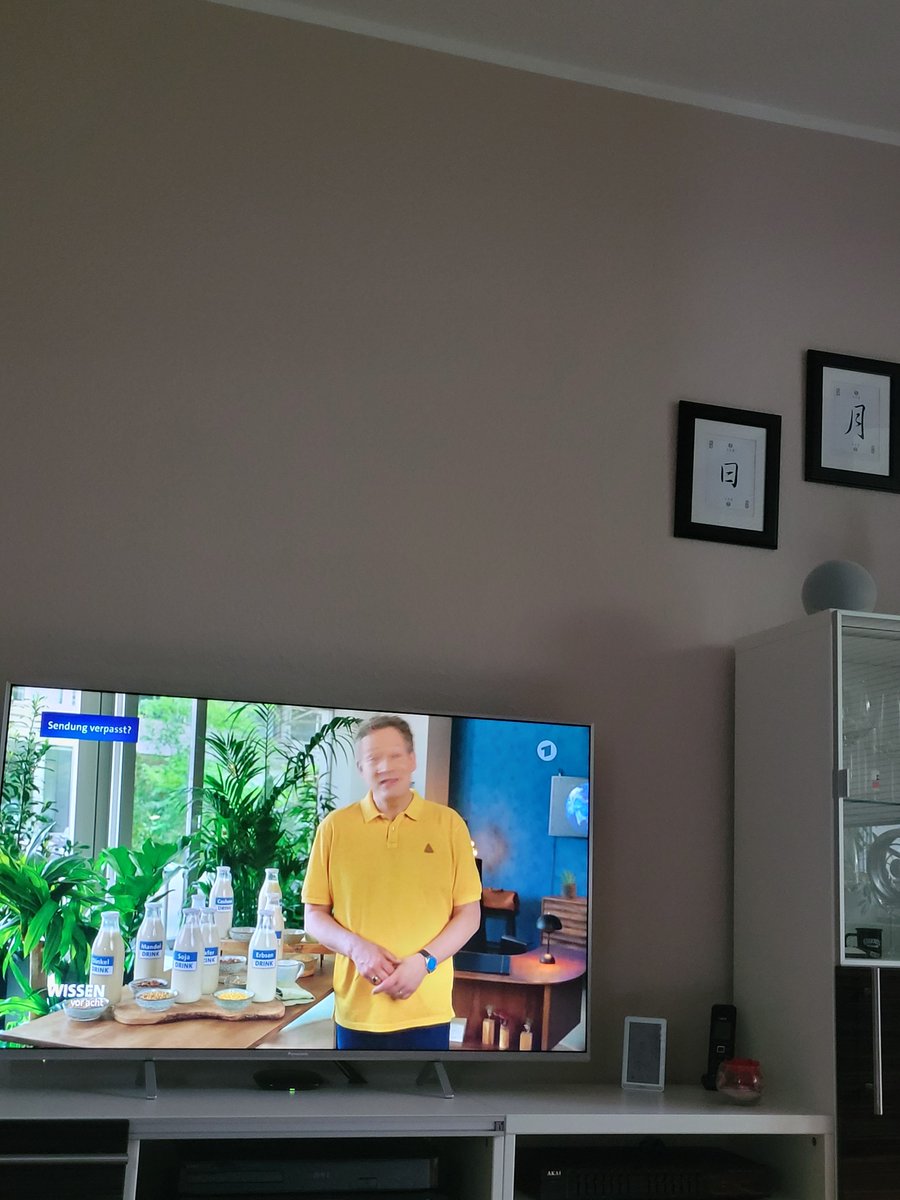 aerdna0370's tweet image. Brainwash und Umerziehung gerade wieder in der ARD ....
Milch von der Kuh ....
vs
Hafer, Soja und Co.
Bööööse Kuhmilch. Verbraucht sooooooviel CO2.
Ok. Darauf erst mal n Glas Kuhmilch.🥛