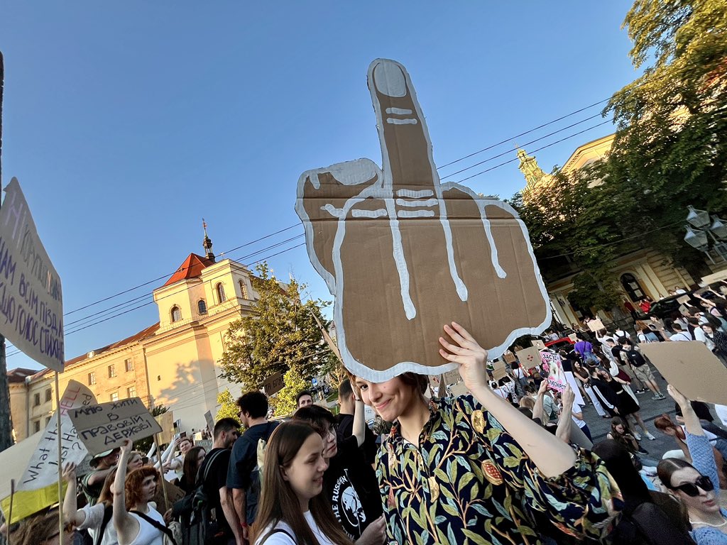 З усього цього піздецю щиро радий бачити топовий креатив