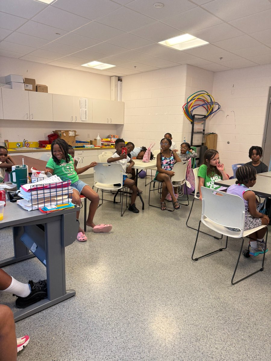 OUC_DC's tweet image. DPR x OUC Summer Enhancement programming is underway!
All summer long, OUC is visiting @DCDPR Summer Camps across #All8Wards to teach our youngest residents how and when to call 911.
📍Barry Farm Recreation Center