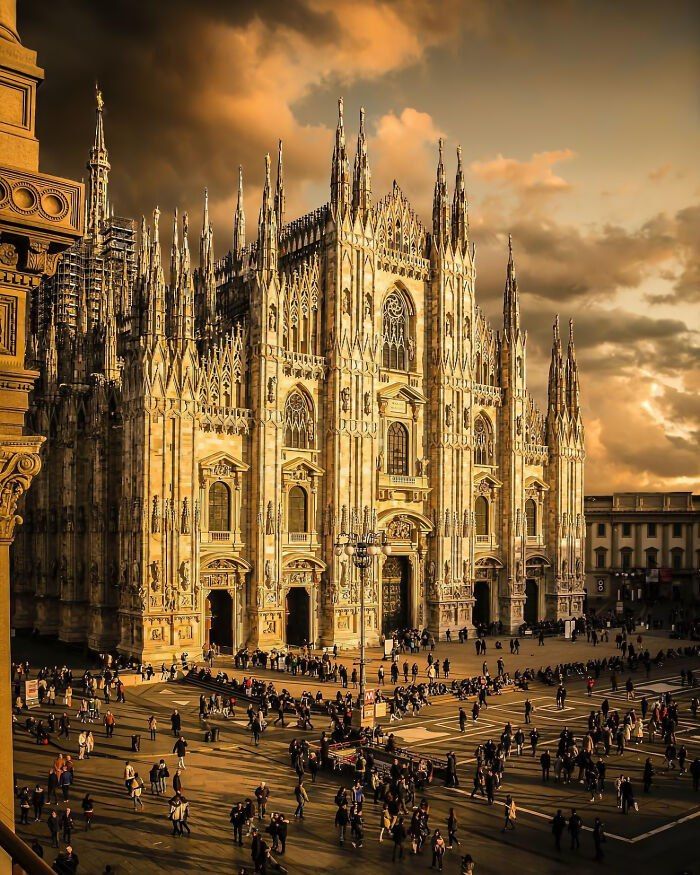 MAVERIC68078049's tweet image. Tartarian Architecture, with roof antennas for free energy.