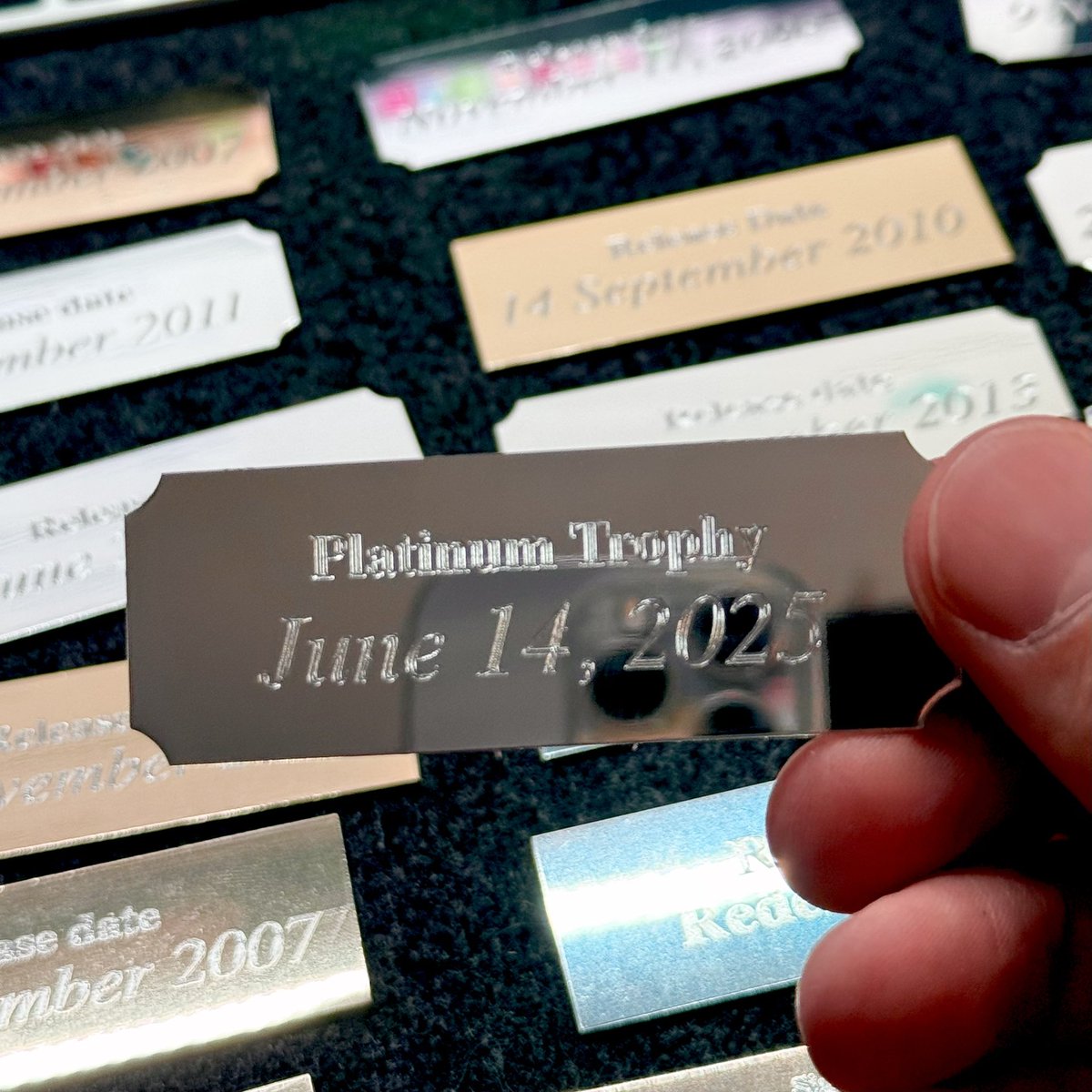 FrameAGame's tweet image. Only one way to celebrate your Platinums:
Framed. Engraved. 🫡