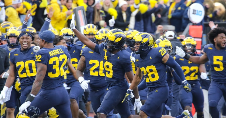 TheWolverineOn3's tweet image. Michigan safety Rod Moore hints at jersey number change
Read HERE: on3.com/teams/michigan…