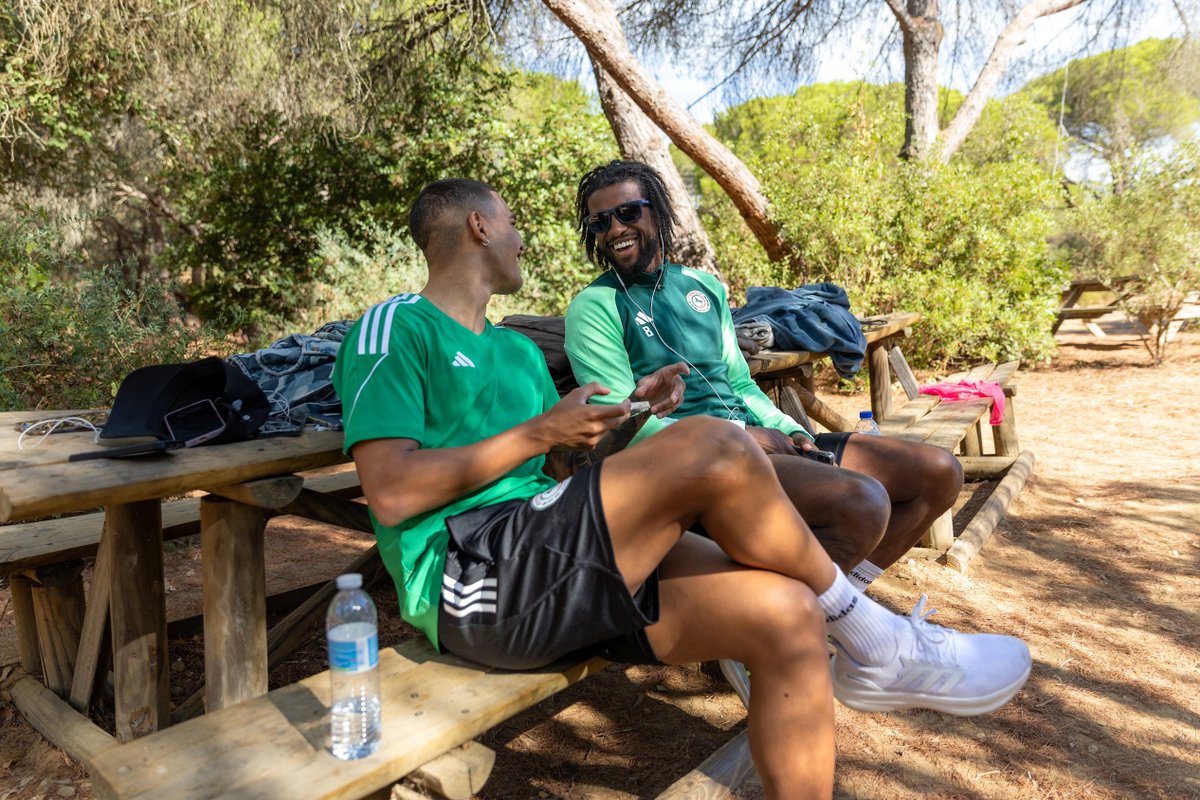 Ettifaq_EN's tweet image. Another angle of the duo Wijnaldum and Costa🤣📲
#The_knights_camp💚❤️