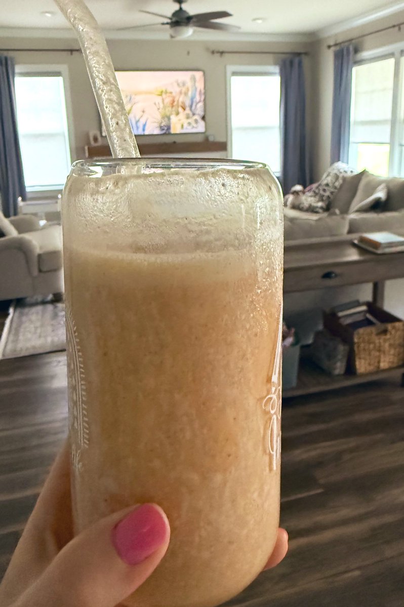 deadtosin610's tweet image. Pumpkin Pie Smoothie:
• 1/2 banana
• 1/4 cup pumpkin puree
• 1/4 cup cottage cheese (trust the process)
•Pumpkin spice (measure w/your heart, I do 1/2 tsp)
• 1 tsp honey or maple syrup
• 1/2 cup milk of choice
• 1 scoop of vanilla collagen peptides
• Flaxseed
• Ice…