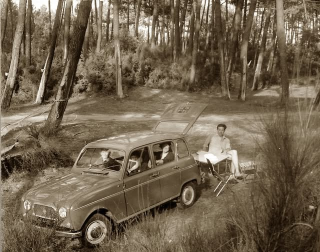 RaBeArt's tweet photo. Sunday in the 1960s with a Renault 4 or a Renault 4 cv. Photographer: unknown. #Photo #Renault4 #4cv #Sunday #streetphotography #urban https://t.co/1hxzT6LRyG
